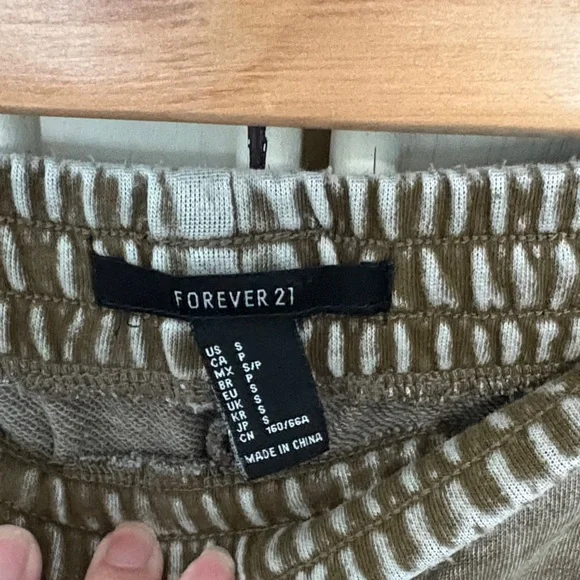 Forever 21 Olive Joggers - Picture 3 of 4